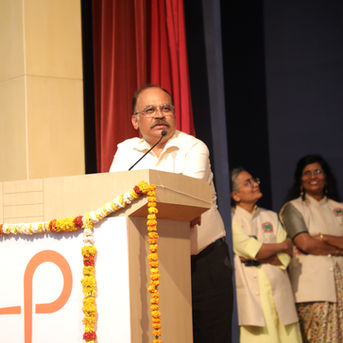 Dr Nitin Wairagkar sharing the work being carried out with MAHAN